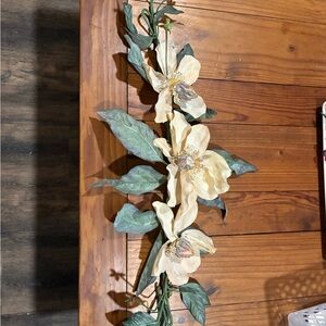 Elegant Cream Floral Garland. 1 large swag, 2 small swags and 5 stems.